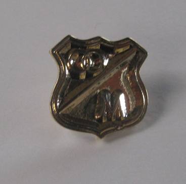 PINES DE SOLAPA FUNDIDOS, ESCUDO METALICO, MILLONARIOS, AMA JOYERIA CORPORATIVA, FOTOGRABADO BOGOTA