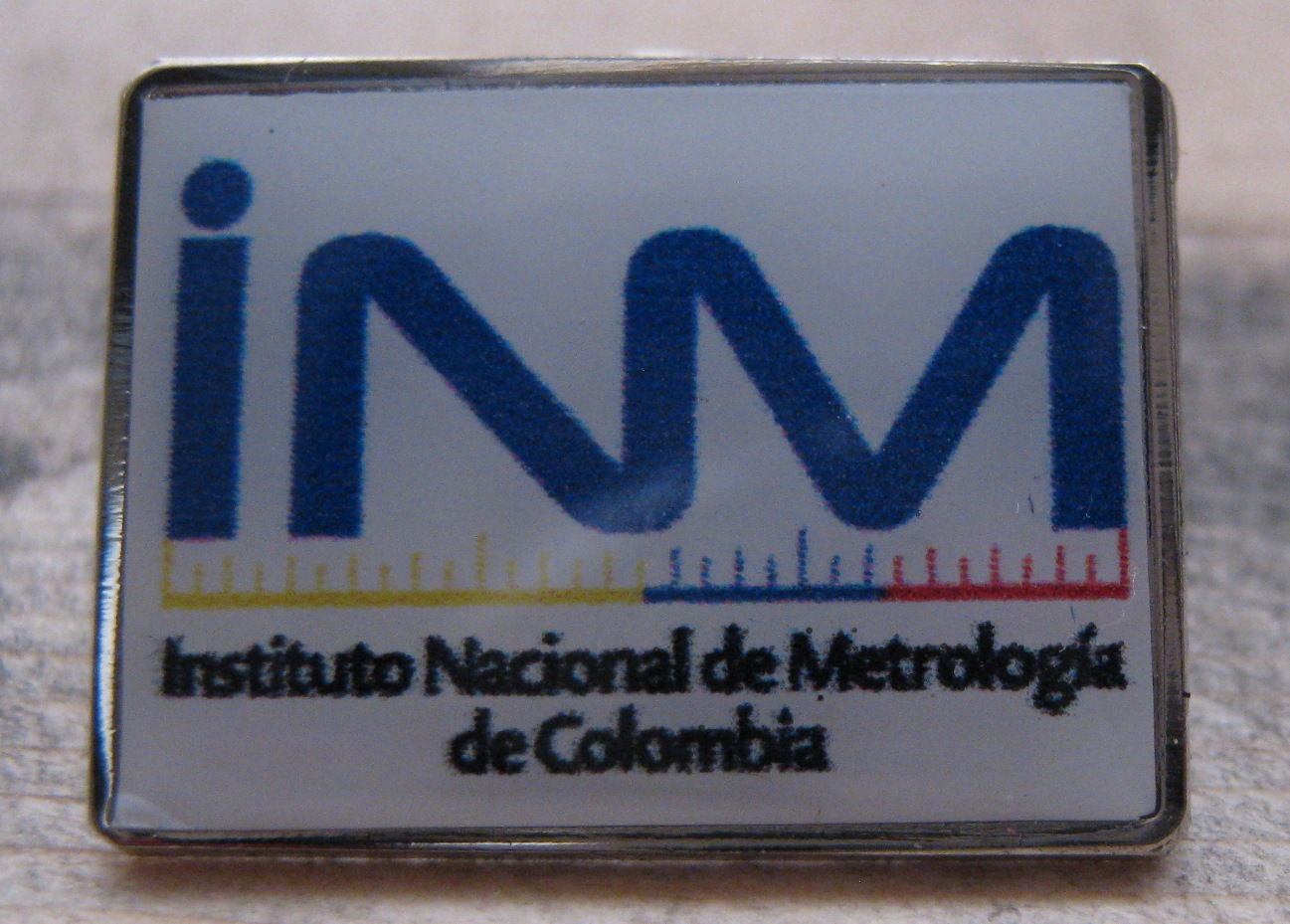 INSTITUTO NACIONAL DE METROLOGIA, PINES DE SOLAPA BOGOTA, FOTOGRABADO, AMA JOYERIA CORPORATIVA