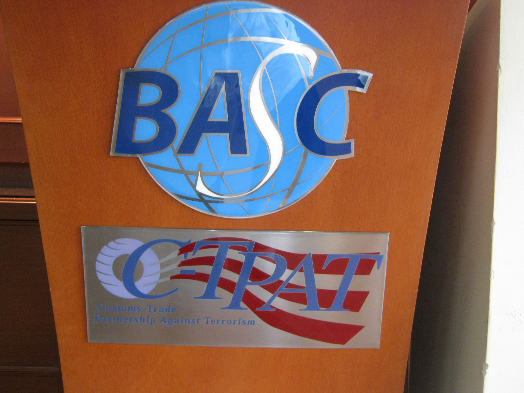 CTPAT, BASC, PLACA ATRIL, PLACAS SEALIZACION, SEALIZACION PARA EMPRESAS, AMA JOYERIA CORPORATIVA